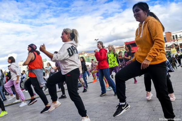 На площади перед Театром-Театром в Перми начался танцевальный марафон &laquo;Открой себя&raquo;