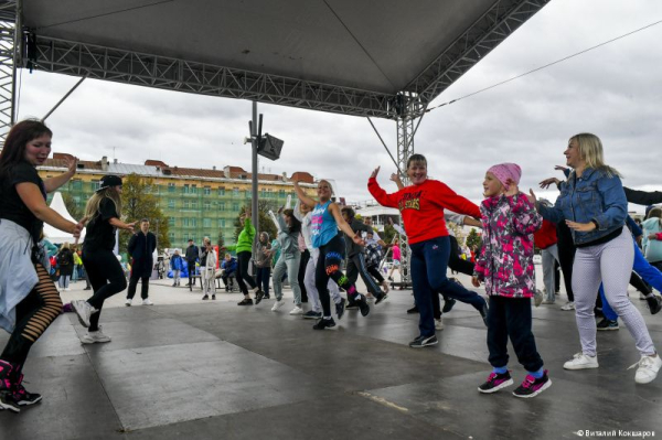 На площади перед Театром-Театром в Перми начался танцевальный марафон &laquo;Открой себя&raquo;