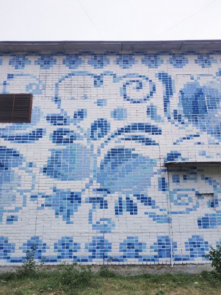 В Перми появилось новое граффити «Гжельская вышивка» В Перми появилось новое граффити «Гжельская вышивка»