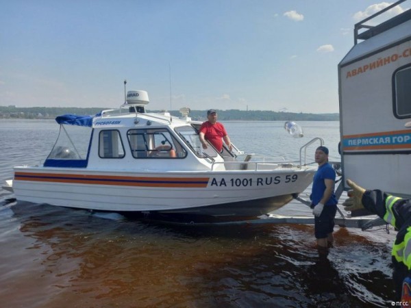 Сотрудники Пермской городской службы спасения начали патрулировать акваторию Камы на катере