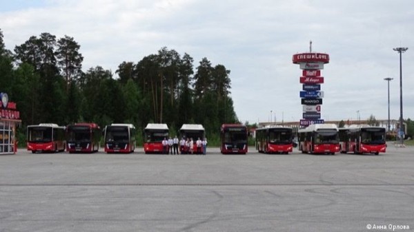 В Перми автобусы выстроились в цифру «300» в честь юбилея города