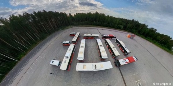В Перми автобусы выстроились в цифру «300» в честь юбилея города