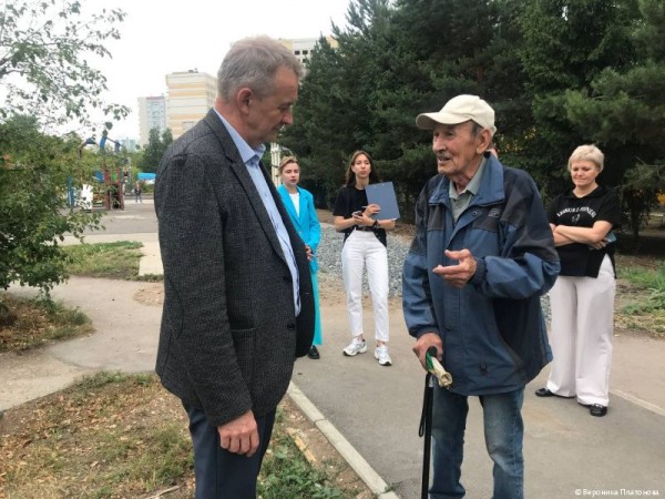 Власти Перми и теплоэнергетики встретились с Владимиром Кормщиковым, создавшим сквер в микрорайоне Парковый 