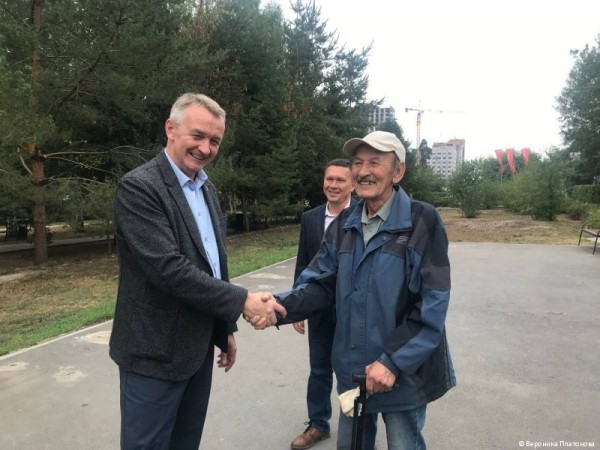 Власти Перми и теплоэнергетики встретились с Владимиром Кормщиковым, создавшим сквер в микрорайоне Парковый 