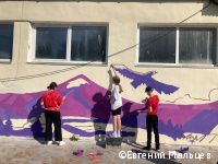 Кировском районе Перми фасад нового молодёжного общественного центра украсили граффити с пейзажем