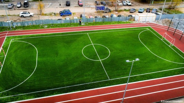 В Перми завершено строительство стадиона и универсальной площадки возле нового корпуса гимназии №33