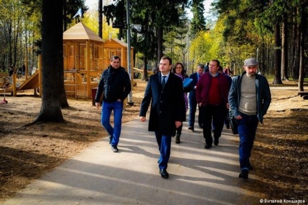 Эдуард Соснин проинспектировал ход благоустройства Черняевского леса в рамках проекта «Зелёное кольцо»