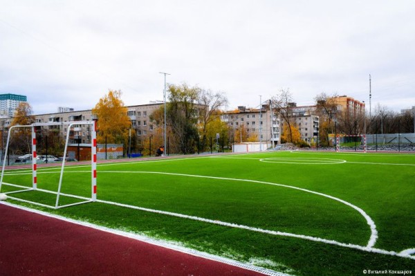 В Перми завершено строительство стадиона и универсальной площадки возле нового корпуса гимназии №33