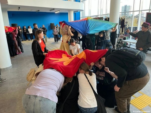 Более 800 человек приняли участие в фестивале «Пермь Многоликая» Более 800 человек приняли участие в фестивале «Пермь Многоликая»