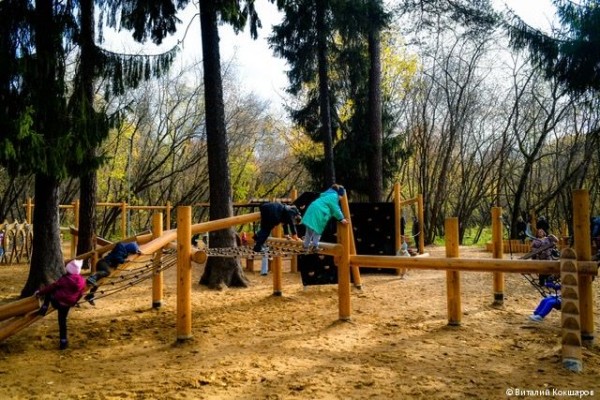 Эдуард Соснин проинспектировал ход благоустройства Черняевского леса в рамках проекта «Зелёное кольцо»