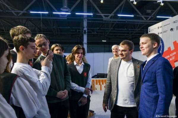 Эдуард Соснин встретился с пермскими школьниками на форуме «Образование и карьера»