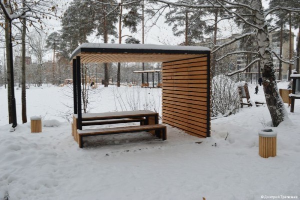 В Черняевском лесу Перми заменили малые архитектурные формы на месте отдыха «Золотые пески» 