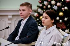 Глава Перми Эдуард Соснин в День Конституции РФ вручил паспорта юным жителям города