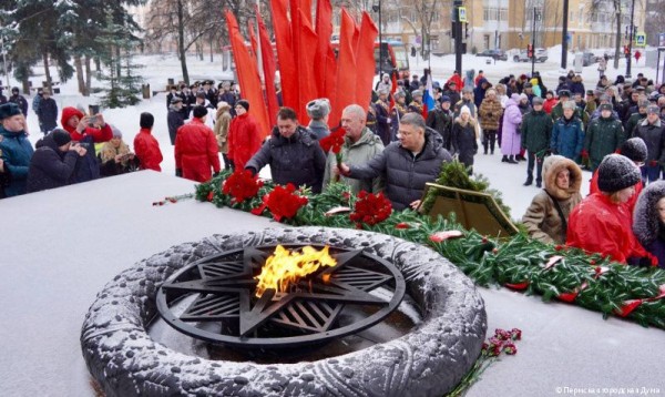 В Перми прошла церемония возложения цветов, приуроченная к 80-летию со Дня снятия блокады Ленинграда
