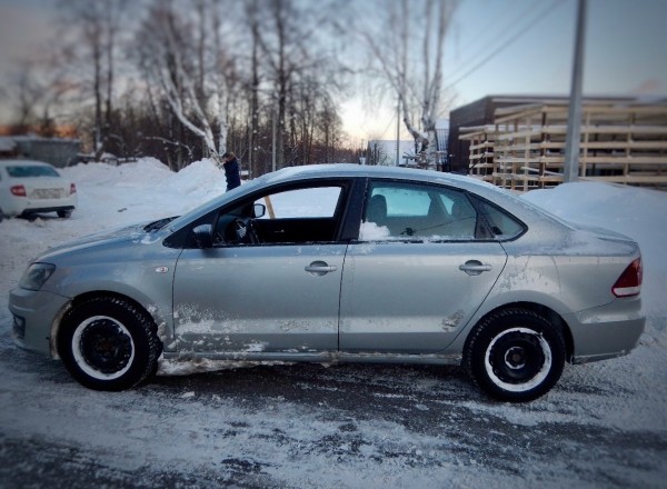 Пермяк решил спонтанно угнать иномарку, но его нашла полиция по отпечаткам пальцев