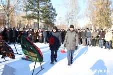 Глава Перми Эдуард Соснин возложил цветы в честь дня вывода войск из Афганистана Глава Перми Эдуард Соснин возложил цветы в честь дня вывода войск из Афганистана