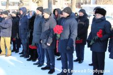 Глава Перми Эдуард Соснин возложил цветы в честь дня вывода войск из Афганистана Глава Перми Эдуард Соснин возложил цветы в честь дня вывода войск из Афганистана