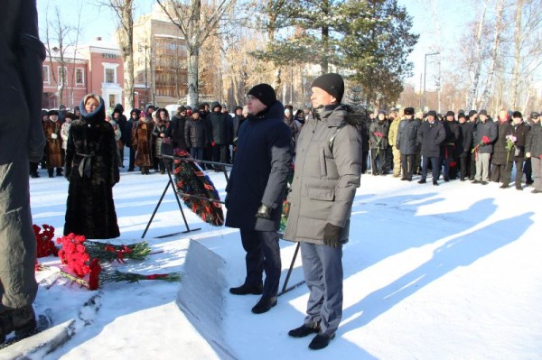 Глава Перми Эдуард Соснин возложил цветы в честь дня вывода войск из Афганистана Глава Перми Эдуард Соснин возложил цветы в честь дня вывода войск из Афганистана