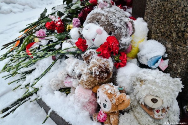 Глава города Эдуард Соснин: «Пермь скорбит со всей страной» Глава города Эдуард Соснин: «Пермь скорбит со всей страной»