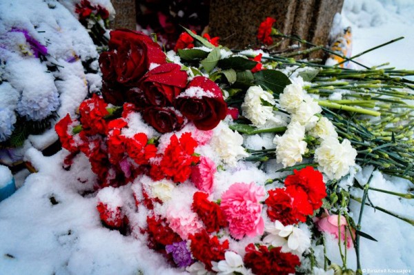 Глава города Эдуард Соснин: «Пермь скорбит со всей страной» Глава города Эдуард Соснин: «Пермь скорбит со всей страной»