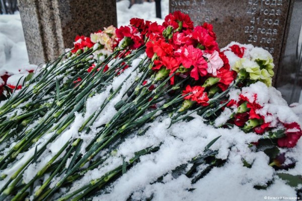 Глава города Эдуард Соснин: «Пермь скорбит со всей страной» Глава города Эдуард Соснин: «Пермь скорбит со всей страной»