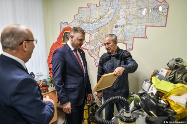 Глава Перми Эдуард Соснин посетил учебные центры гражданской защиты Глава Перми Эдуард Соснин посетил учебные центры гражданской защиты