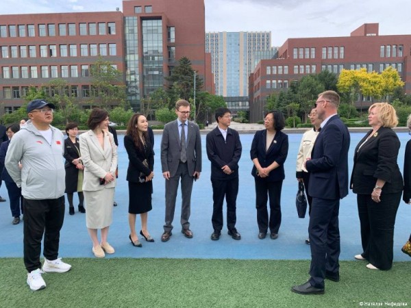 Власти Перми и китайского города Хух-Хото расширили сотрудничество в гуманитарной и деловой сферах Власти Перми и китайского города Хух-Хото расширили сотрудничество в гуманитарной и деловой сферах