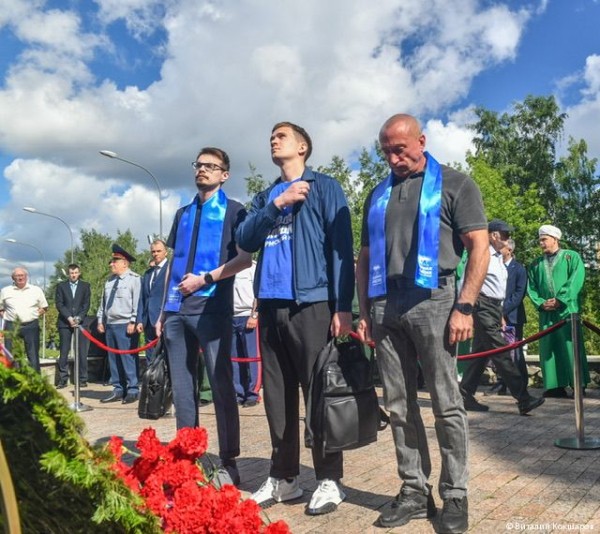 В Перми состоялась церемония возложения венков и цветов к мемориалу &laquo;Скорбящая&raquo; 