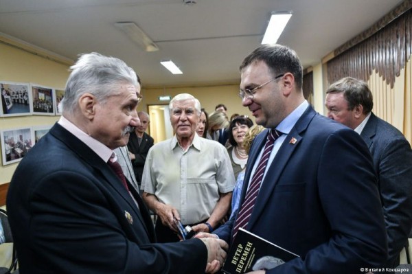 Глава Перми Эдуард Соснин посетил с рабочим выездом Ленинский район Глава Перми Эдуард Соснин посетил с рабочим выездом Ленинский район