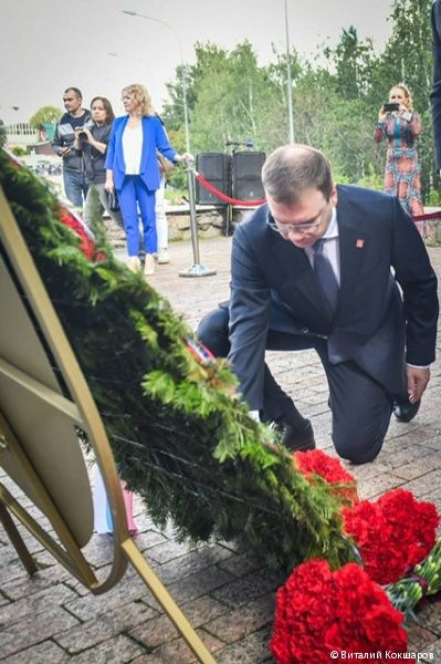В Перми состоялась церемония возложения венков и цветов к мемориалу &laquo;Скорбящая&raquo; 