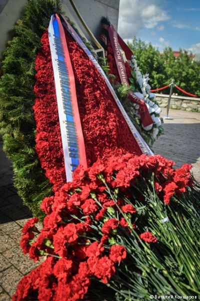 В Перми состоялась церемония возложения венков и цветов к мемориалу &laquo;Скорбящая&raquo; 