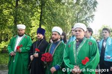 В Перми состоялась церемония возложения венков и цветов к мемориалу &laquo;Скорбящая&raquo; 