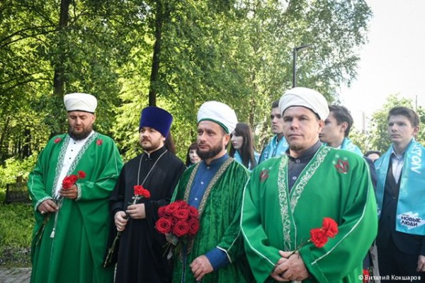 В Перми состоялась церемония возложения венков и цветов к мемориалу &laquo;Скорбящая&raquo; 