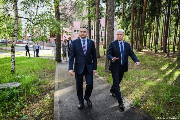 Глава Перми Эдуард Соснин посетил с рабочим выездом Ленинский район Глава Перми Эдуард Соснин посетил с рабочим выездом Ленинский район