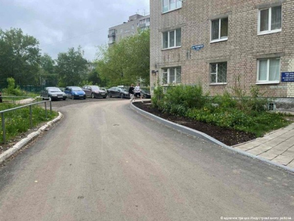 В Перми отремонтировано уже 14 дворовых территорий по различным программам В Перми отремонтировано уже 14 дворовых территорий по различным программам