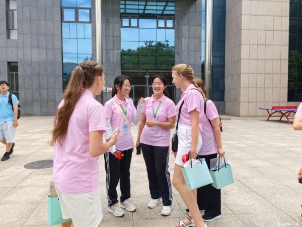 Делегация пермских школьников посетила международный летний лагерь в Китае Делегация пермских школьников посетила международный летний лагерь в Китае