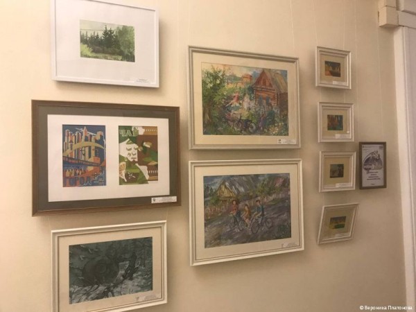 В администрации Перми открылась выставка картин юных художников