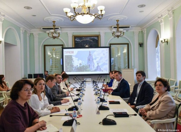 Глава Перми Эдуард Соснин подписал соглашение о сотрудничестве с Челябинском