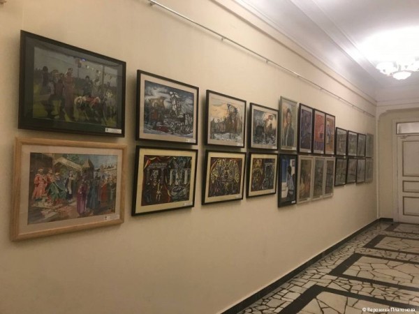 В администрации Перми открылась выставка картин юных художников