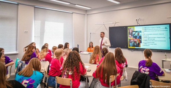 Глава Перми Эдуард Соснин выступил спикером на мастер-классе в рамках «Большой перемены» Глава Перми Эдуард Соснин выступил спикером на мастер-классе в рамках «Большой перемены»