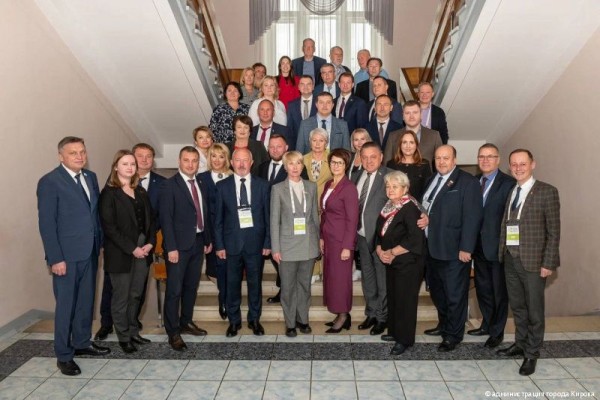 Делегация из Перми во главе с Эдуардом Сосниным поздравила Киров с 650-летием