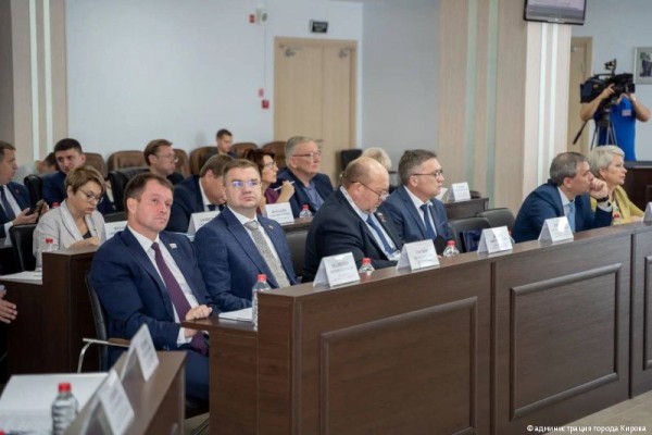 Делегация из Перми во главе с Эдуардом Сосниным поздравила Киров с 650-летием