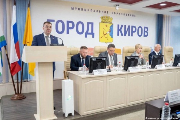 Делегация из Перми во главе с Эдуардом Сосниным поздравила Киров с 650-летием