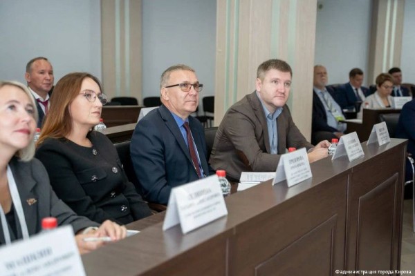 Делегация из Перми во главе с Эдуардом Сосниным поздравила Киров с 650-летием