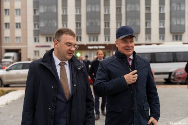 В Пермь с официальным визитом приехала делегация из Екатеринбурга В Пермь с официальным визитом приехала делегация из Екатеринбурга