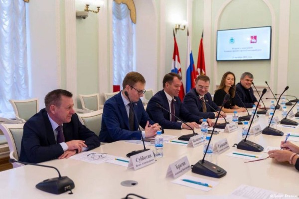 В Пермь с официальным визитом приехала делегация из Екатеринбурга В Пермь с официальным визитом приехала делегация из Екатеринбурга