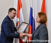 Глава Перми Эдуард Соснин наградил благодарственными письмами воспитателей детских садов