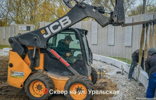Живая изгородь, малые архитектурные формы и освещение: в Перми продолжается ремонт скверов