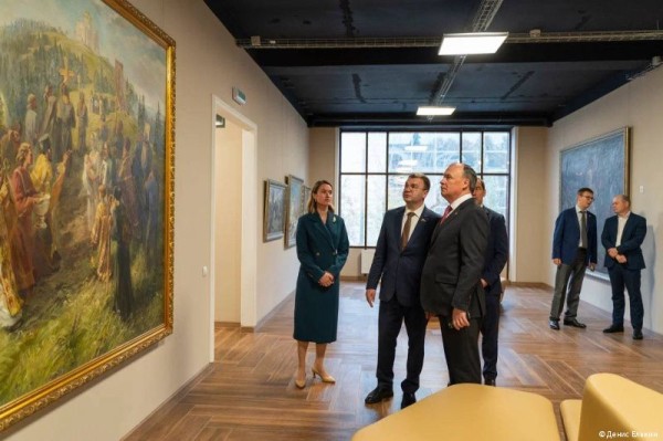 В Пермь с официальным визитом приехала делегация из Екатеринбурга В Пермь с официальным визитом приехала делегация из Екатеринбурга