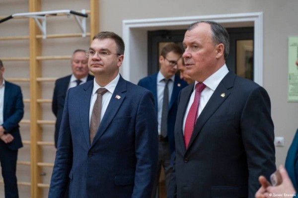 В Пермь с официальным визитом приехала делегация из Екатеринбурга В Пермь с официальным визитом приехала делегация из Екатеринбурга